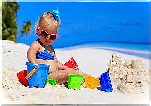 7 tips for a child’s first beach visit