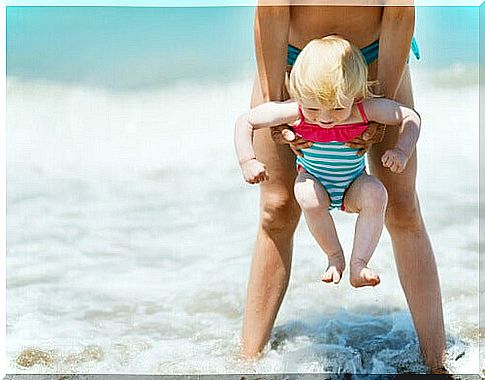 7 tips for a child’s first beach visit