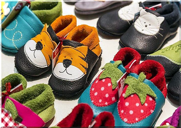 How to choose suitable shoes for a child?